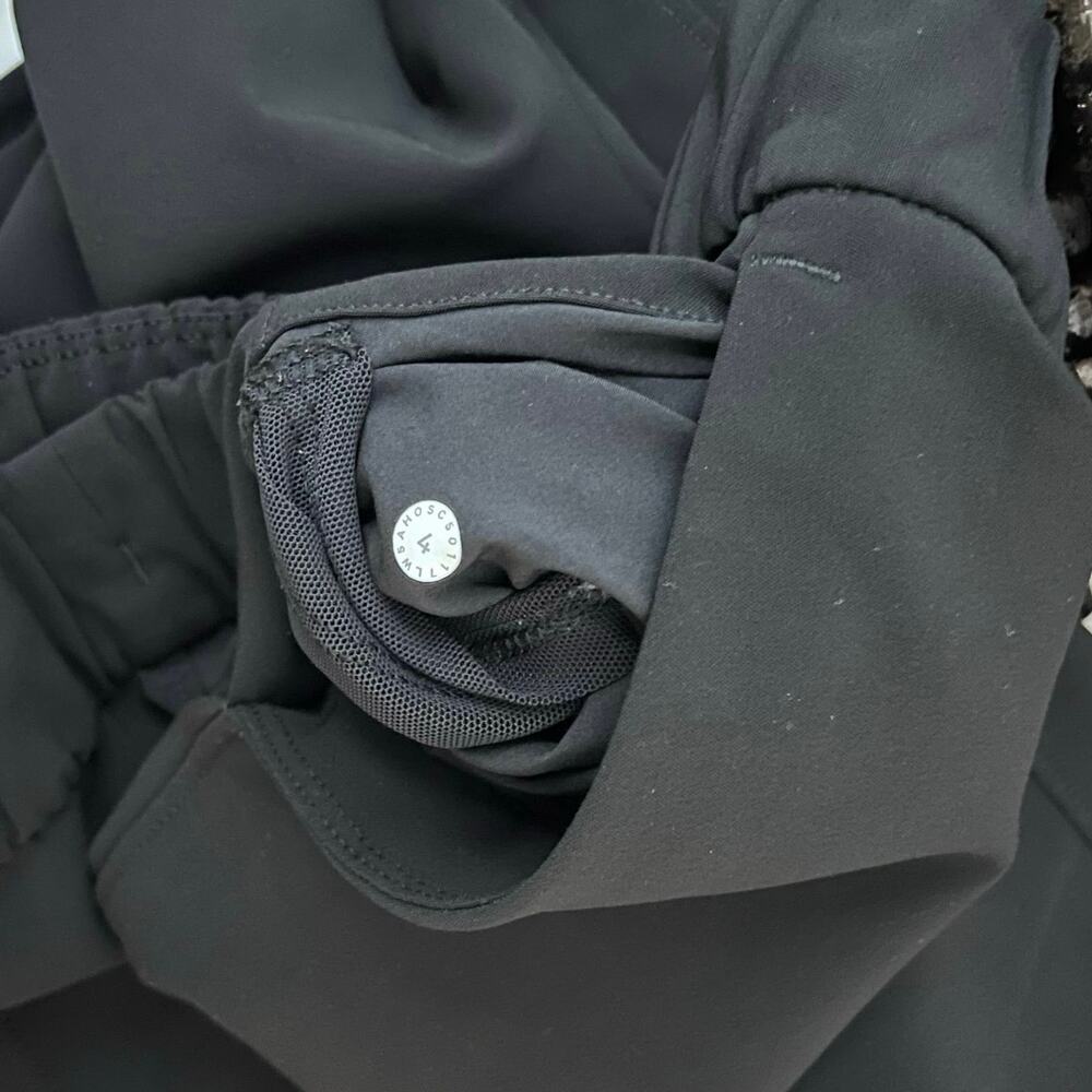 Lululemon On The Fly Black Pants Size 4 Women’s Elastic Waist Side Pockets - Picture 7 of 7